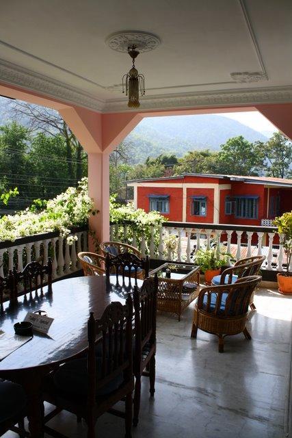 Sacred Valley Inn Pokhara Bagian luar foto