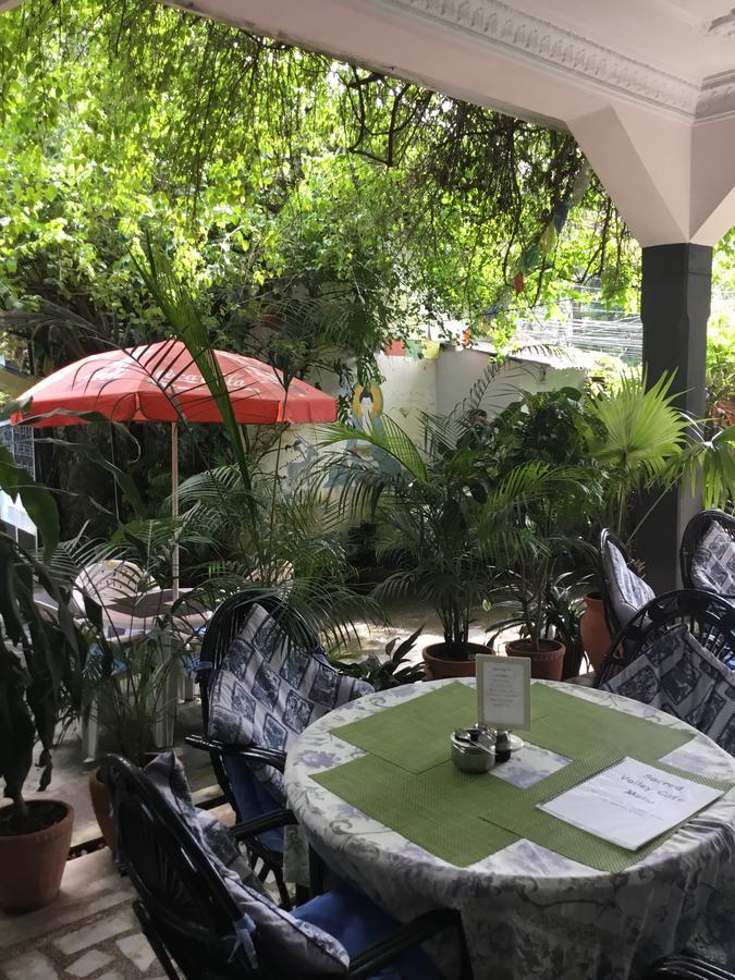 Sacred Valley Inn Pokhara Bagian luar foto