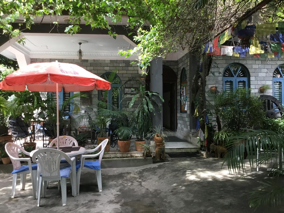 Sacred Valley Inn Pokhara Bagian luar foto
