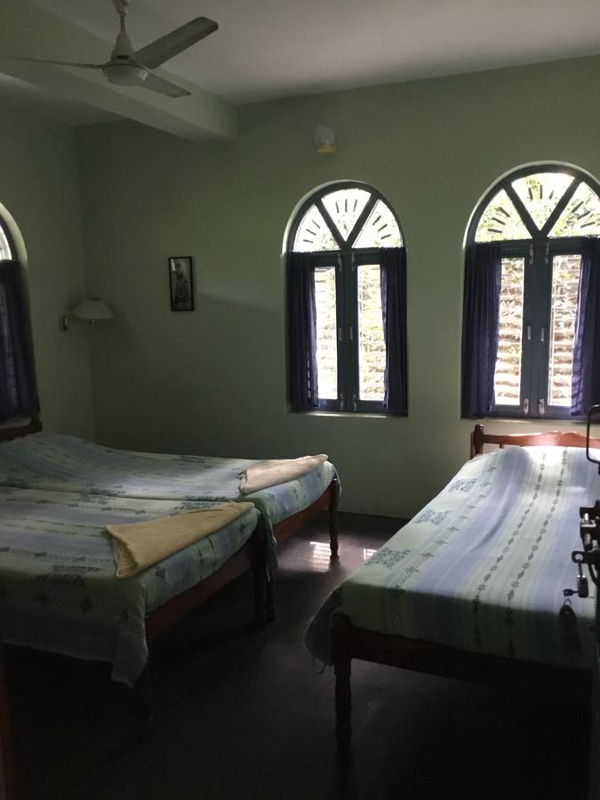 Sacred Valley Inn Pokhara Bagian luar foto