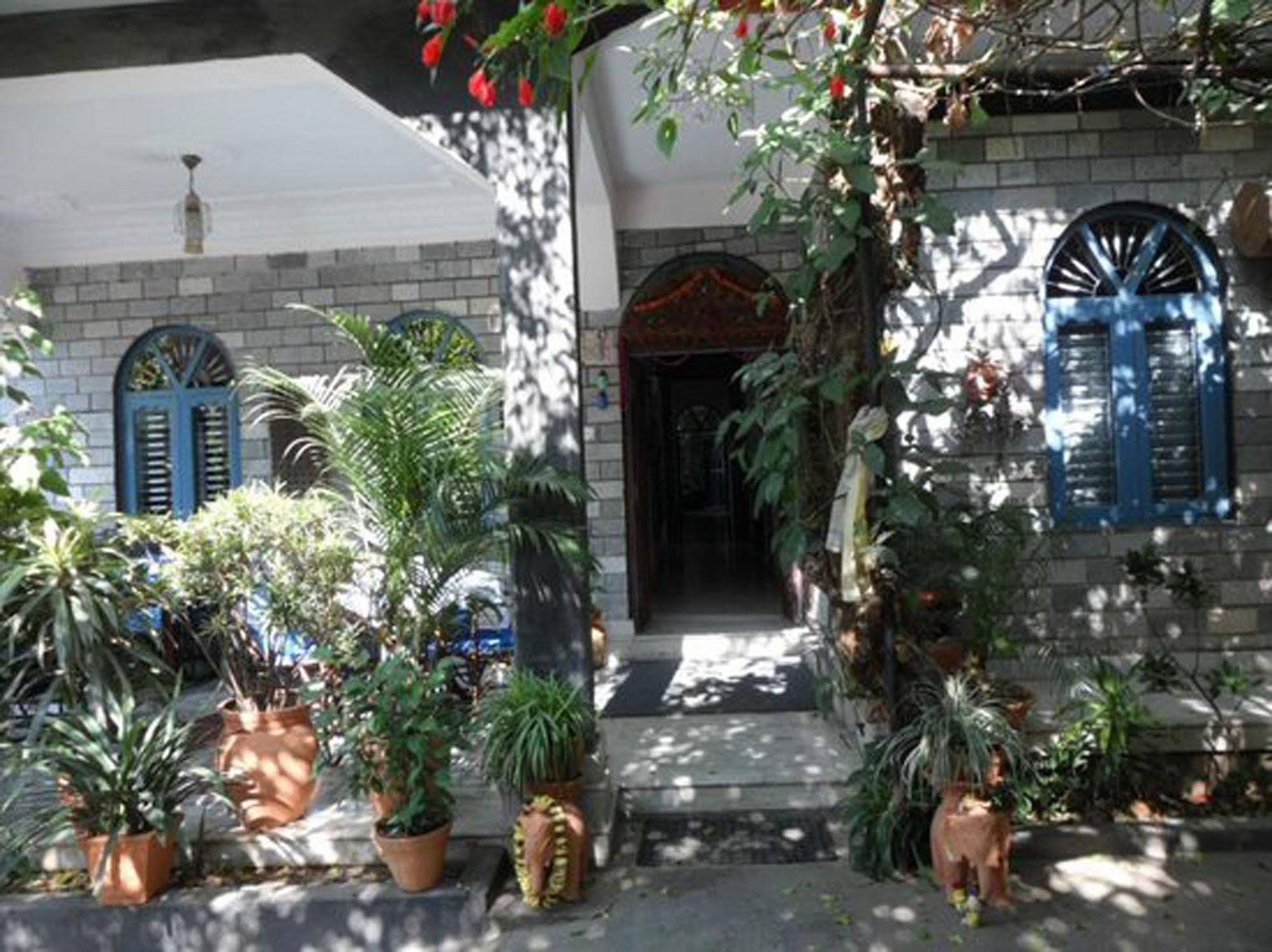 Sacred Valley Inn Pokhara Bagian luar foto