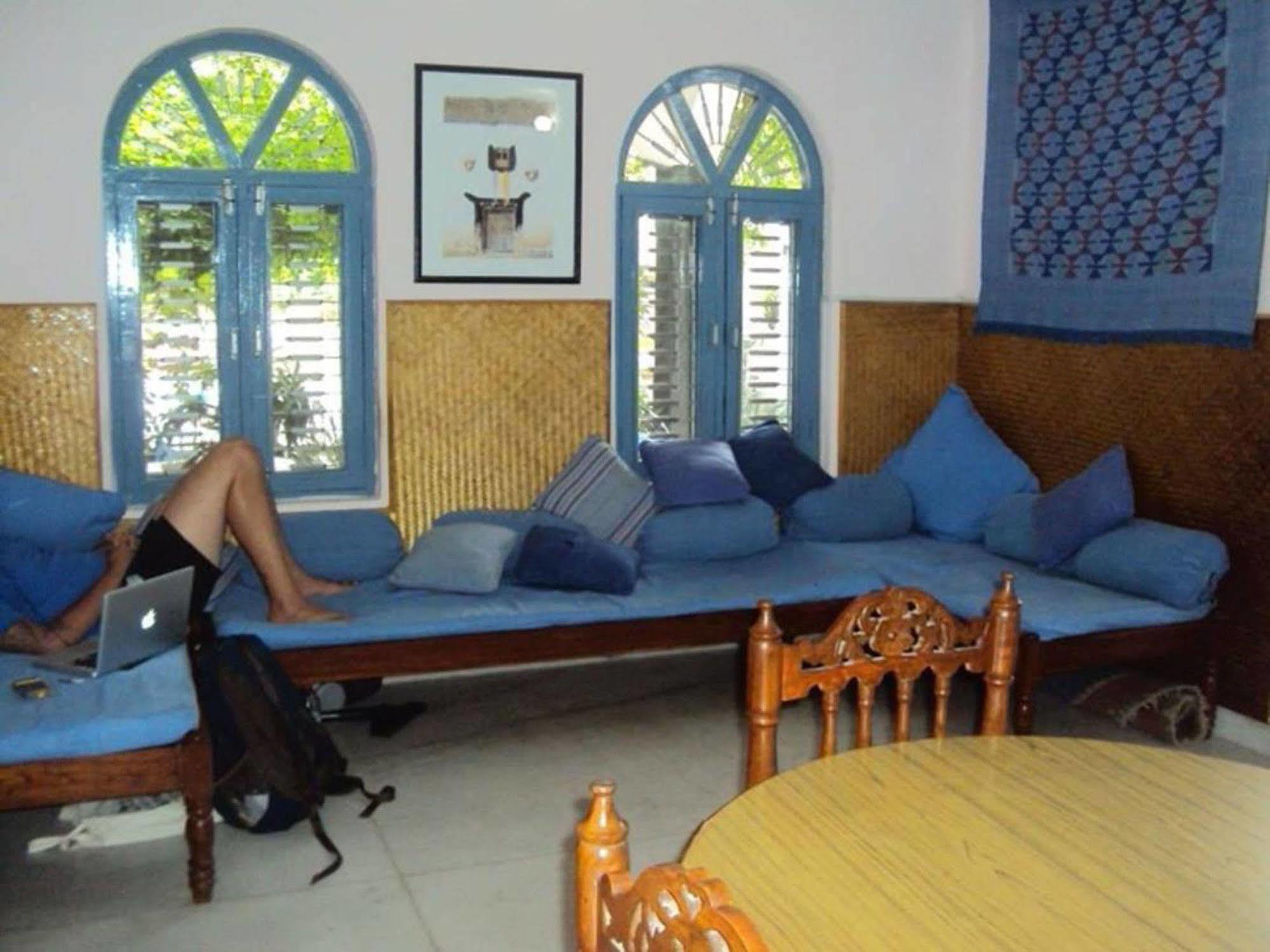 Sacred Valley Inn Pokhara Bagian luar foto