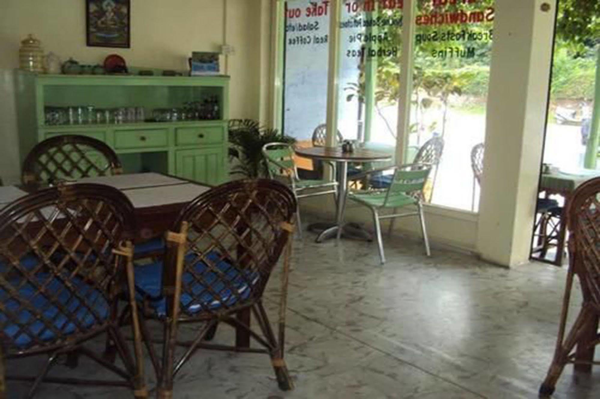 Sacred Valley Inn Pokhara Bagian luar foto