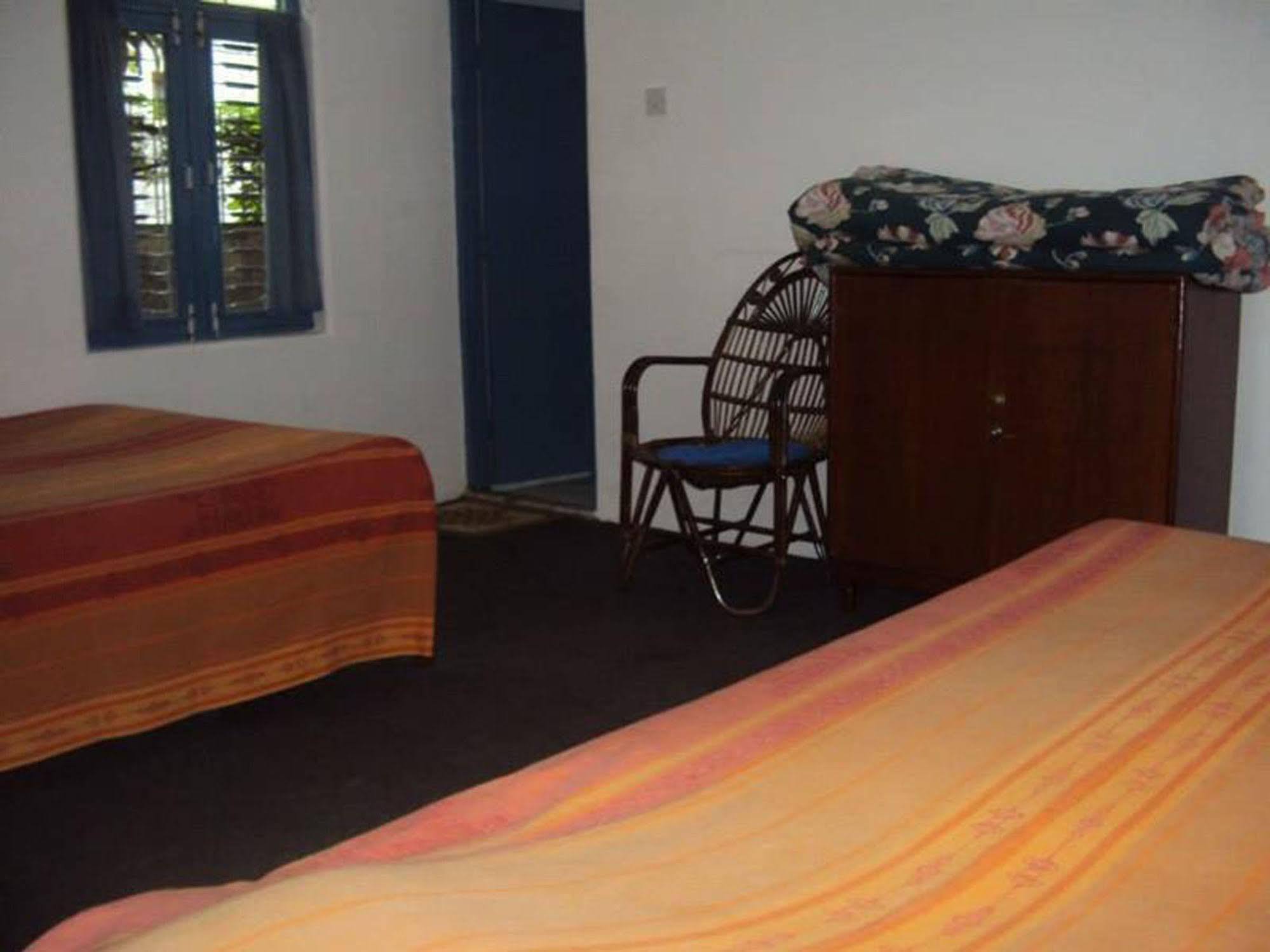 Sacred Valley Inn Pokhara Bagian luar foto