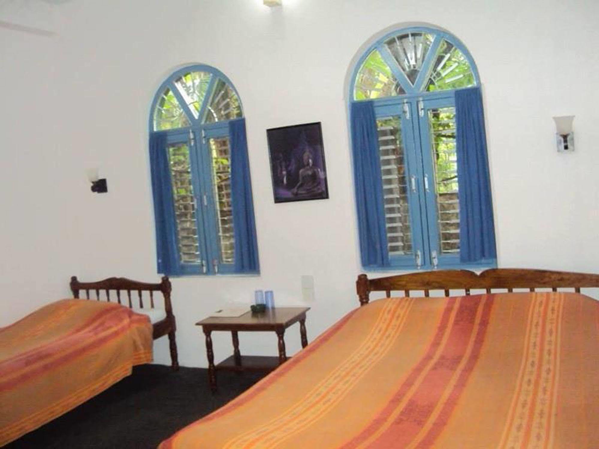Sacred Valley Inn Pokhara Bagian luar foto