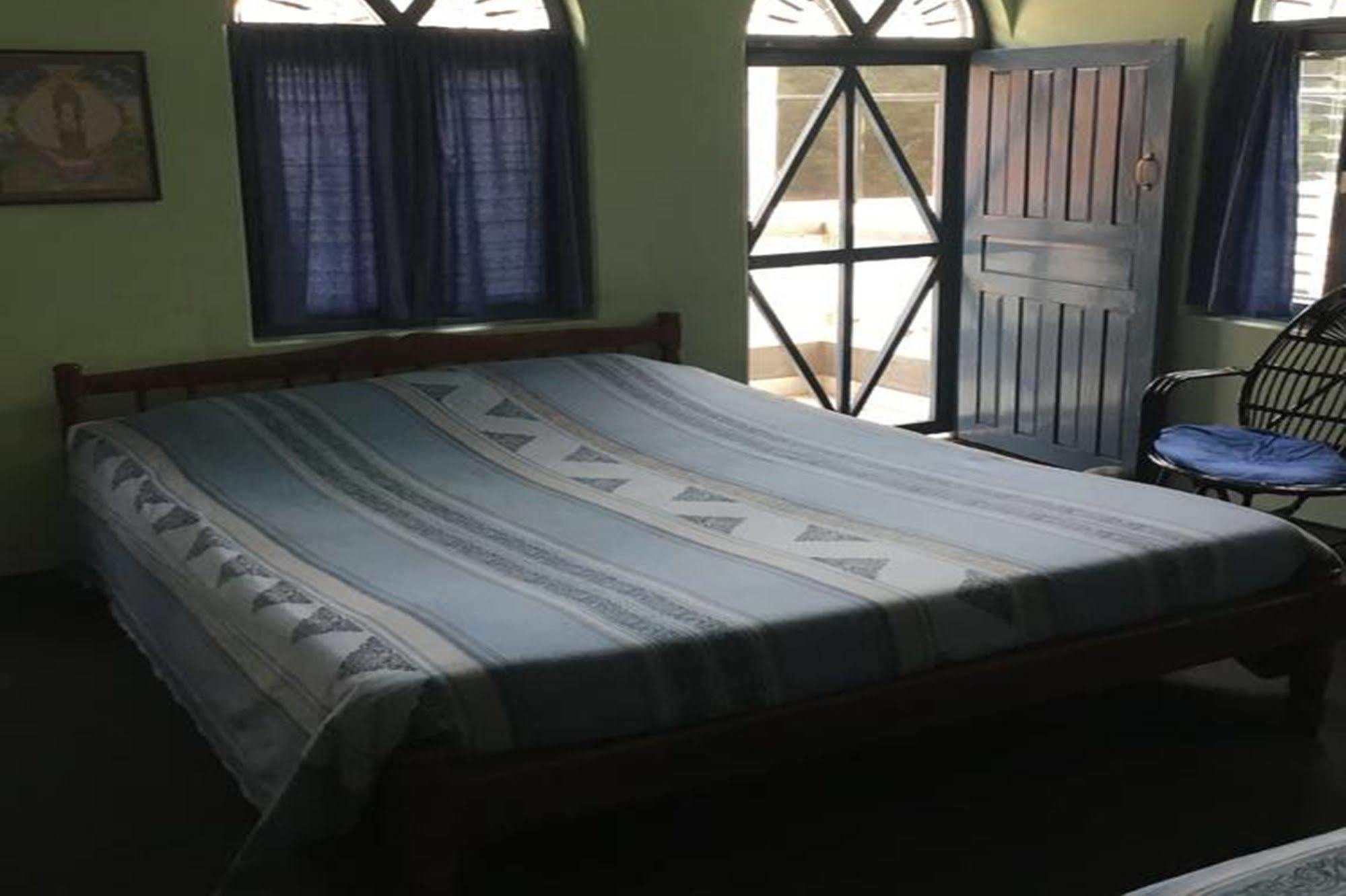 Sacred Valley Inn Pokhara Bagian luar foto