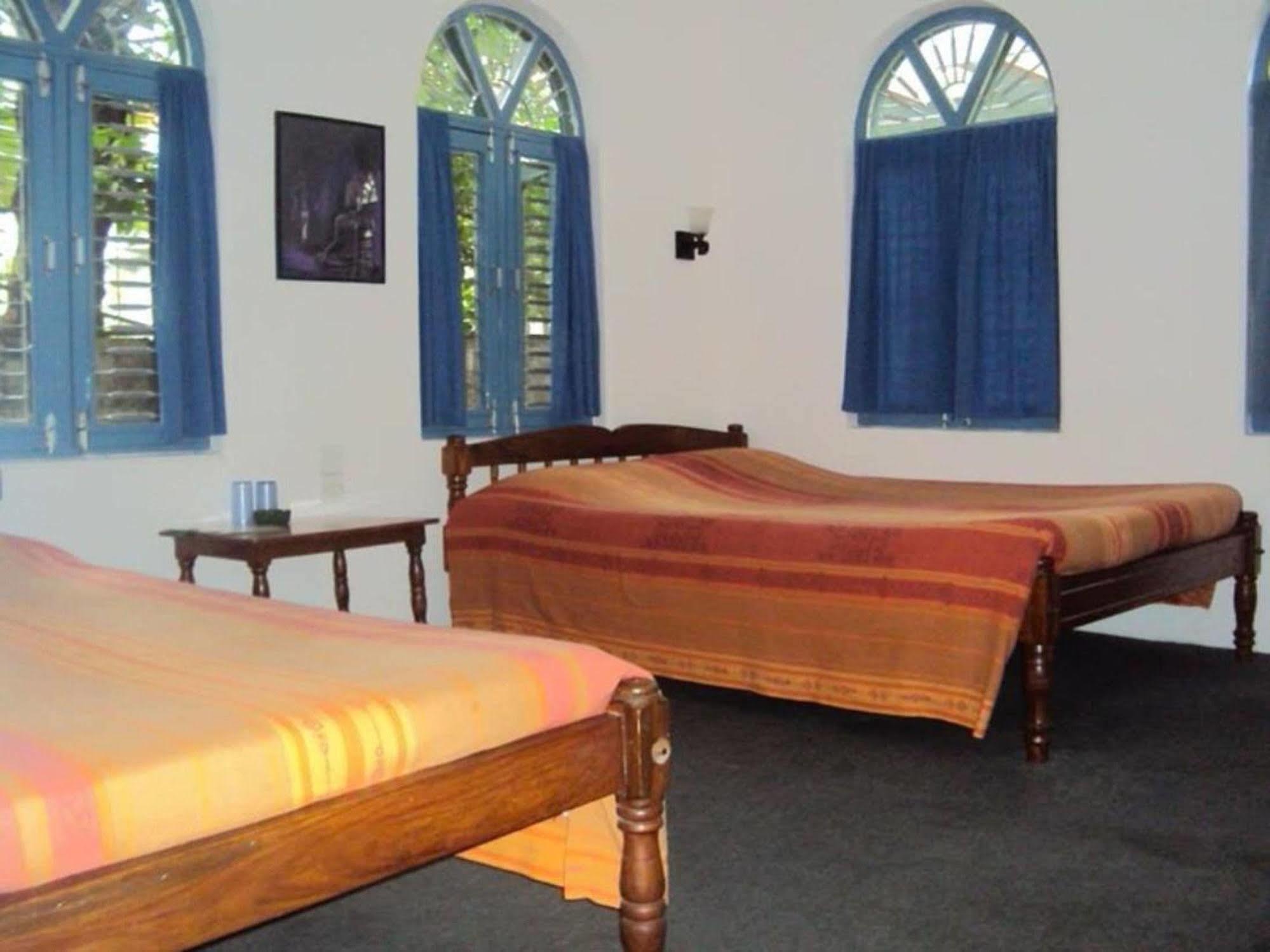 Sacred Valley Inn Pokhara Bagian luar foto