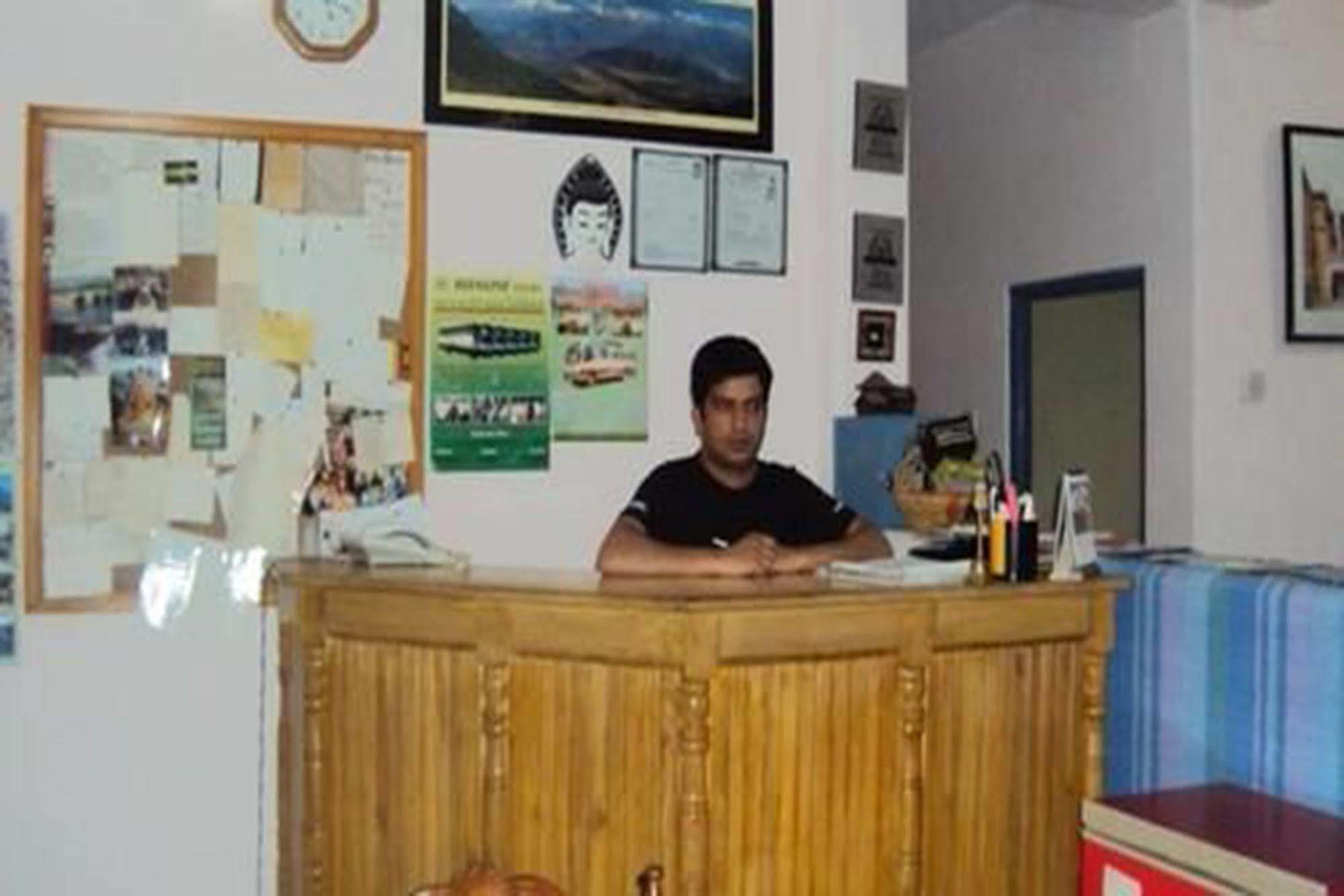 Sacred Valley Inn Pokhara Bagian luar foto
