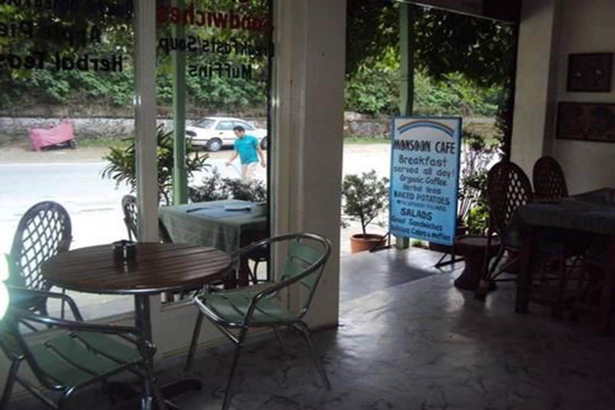 Sacred Valley Inn Pokhara Bagian luar foto
