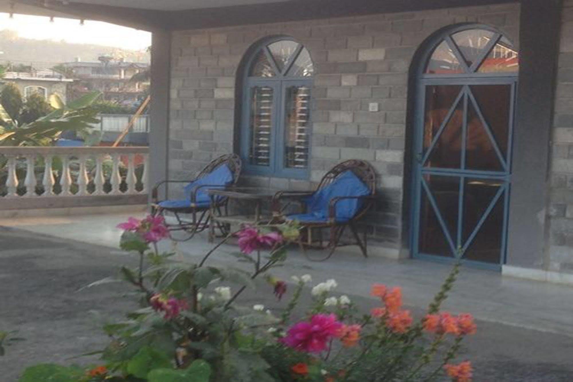Sacred Valley Inn Pokhara Bagian luar foto