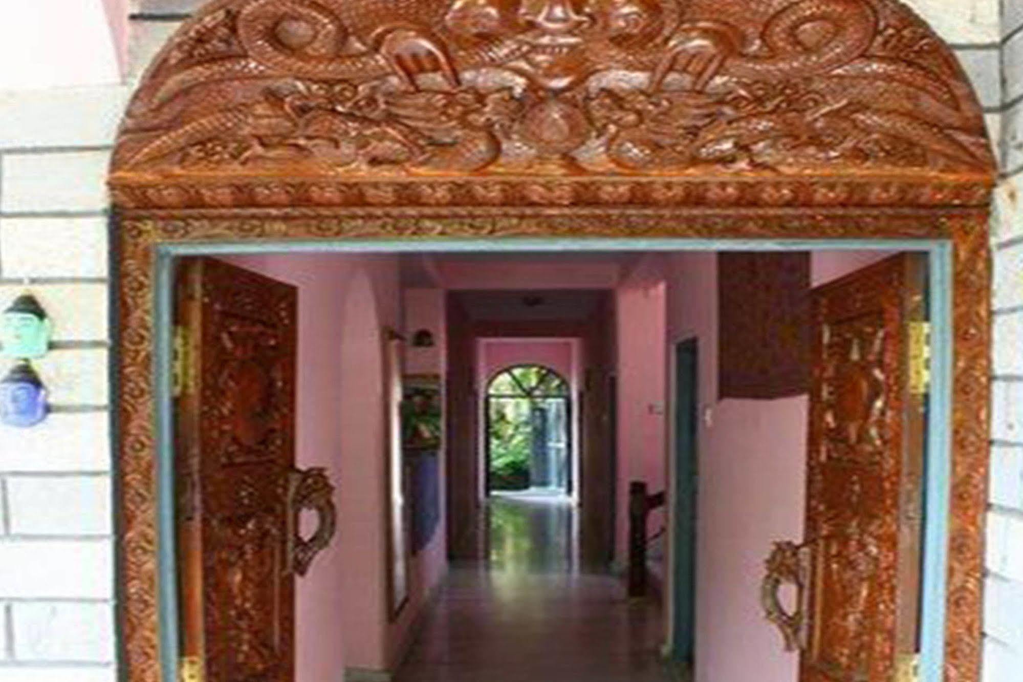 Sacred Valley Inn Pokhara Bagian luar foto
