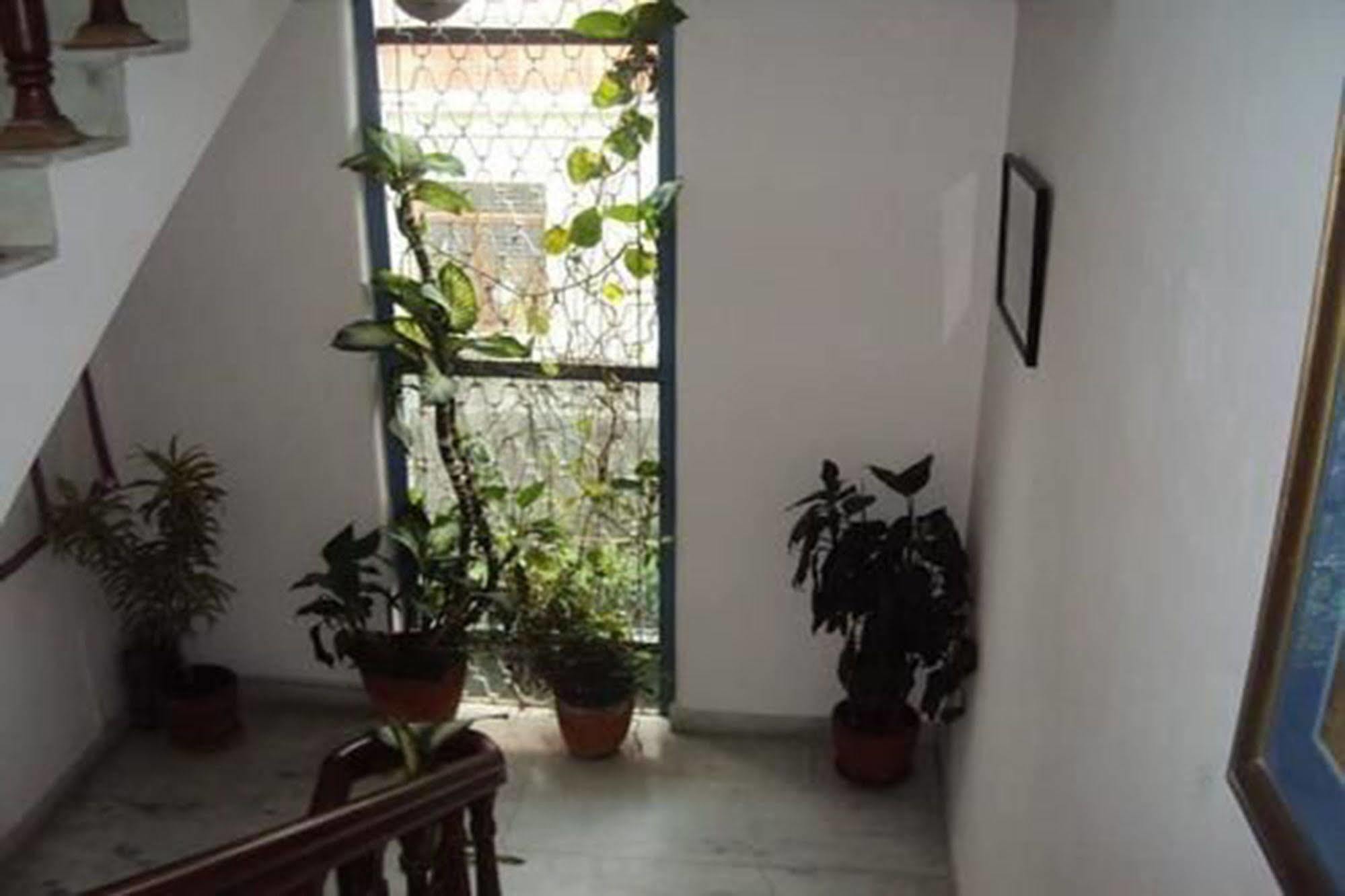 Sacred Valley Inn Pokhara Bagian luar foto