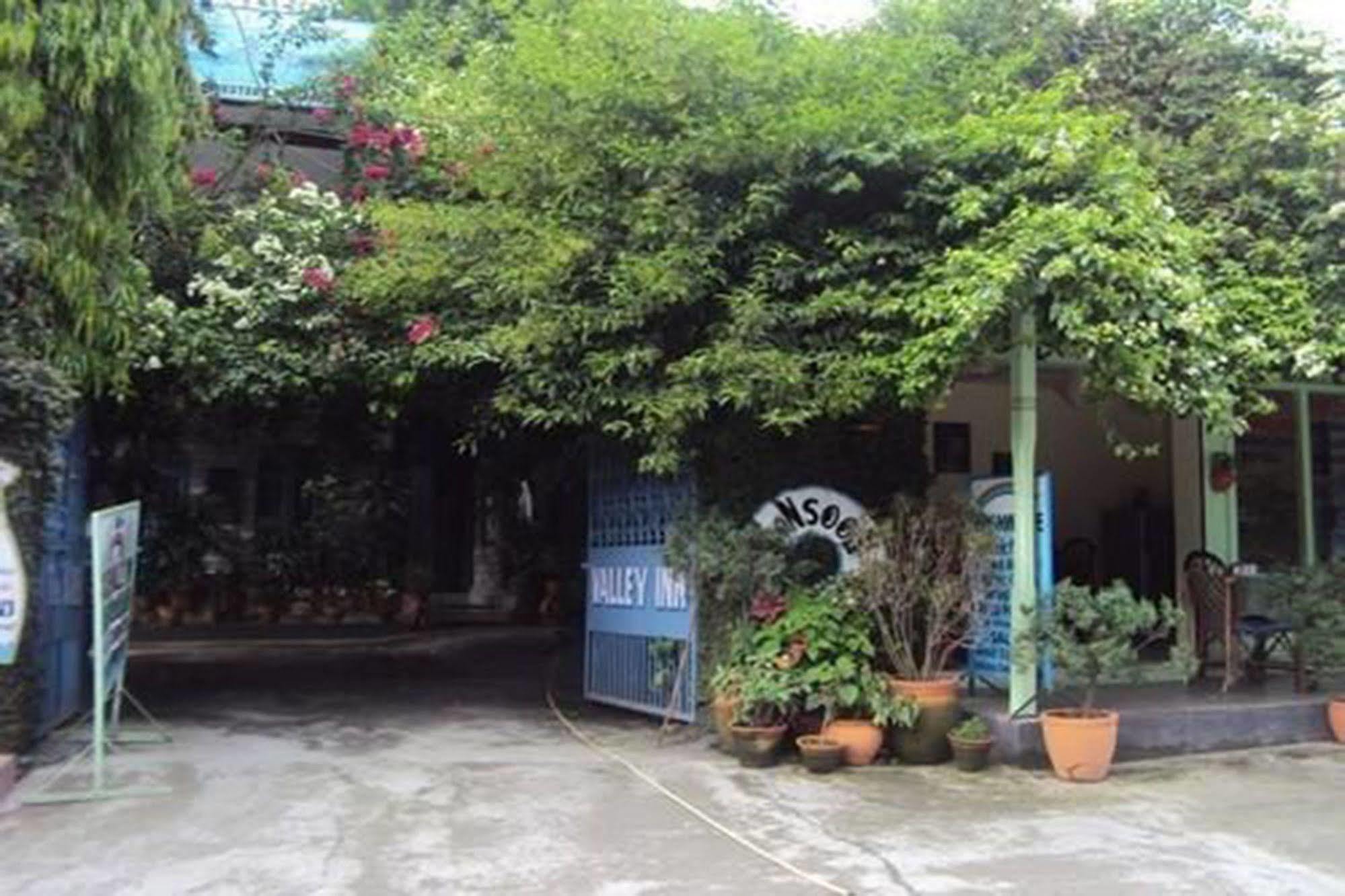 Sacred Valley Inn Pokhara Bagian luar foto