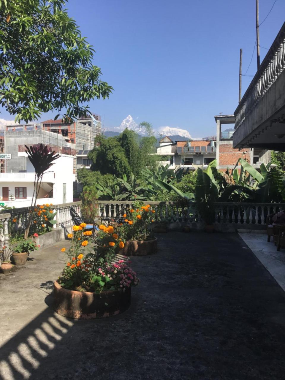 Sacred Valley Inn Pokhara Bagian luar foto